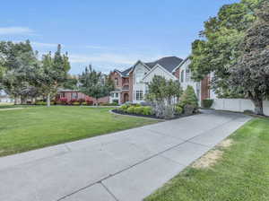 View of front of home featuring a front yard