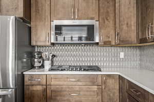 Kitchen Cabinets & Backsplash