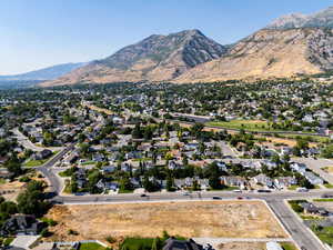 Aerial view with a mountain view