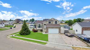 Front facade featuring a front yard