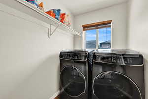 Washroom with independent washer and dryer