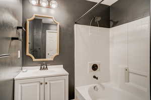 Primary Suite Bathroom with Garden Tub