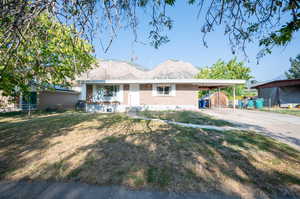 Ranch-style house featuring a front lawn and a mountain view