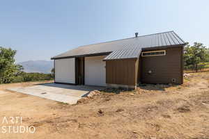 Garage featuring a mountain view