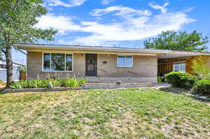 Ranch-style house with a front yard