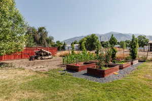 View of yard featuring a mountain view