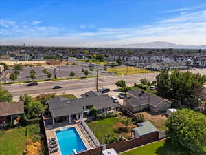 Bird's eye view with a mountain view