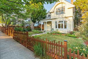 View of front of property featuring a front yard