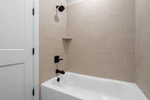 Bathroom with tiled shower / bath combo