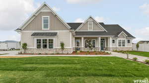 Craftsman house featuring a front yard