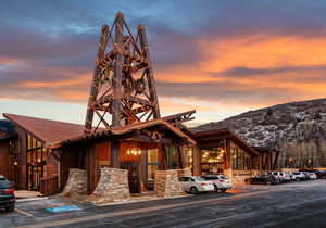 Outdoor building at dusk with a mountain view