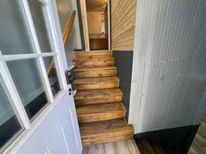 Split entry stairway