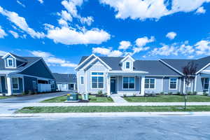 View of front facade featuring a front lawn