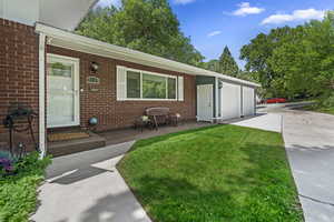 View of front facade featuring a garage and a front yard