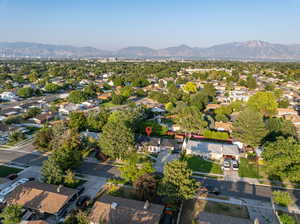 Drone / aerial view featuring a mountain view