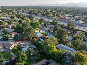 Bird's eye view with a mountain view