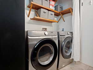 LAUNDRY IN PRIMARY SUITE