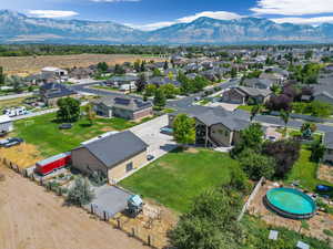 Aerial view with a mountain view