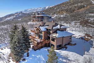 Snowy aerial view featuring a mountain view