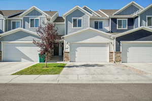 Craftsman house with a garage