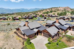 Birds eye view of property featuring a mountain view