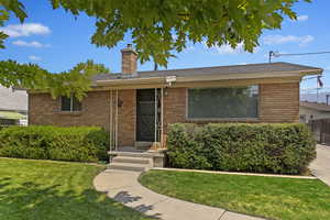 View of front of home featuring a front yard