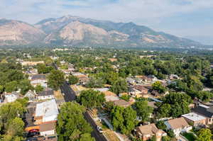 Drone / aerial view featuring a mountain view