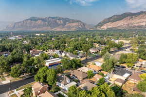 Bird's eye view with a mountain view