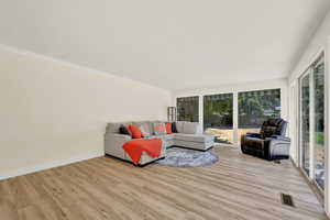Photo 7 of 644  BEECHER AVE