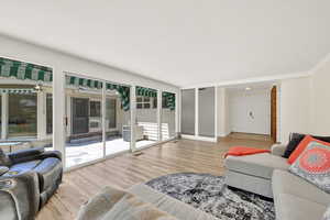 Photo 8 of 644  BEECHER AVE