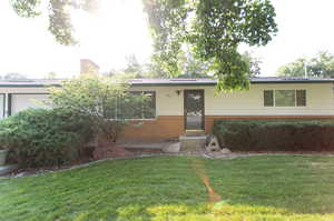 View of front of property featuring a front lawn