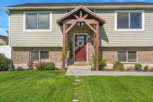 View of front of house with a front yard