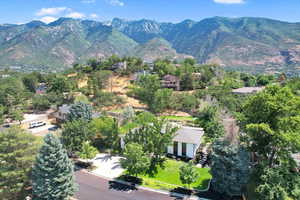 Bird's eye view with a mountain view