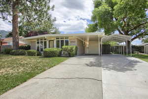 View of front facade with a front yard