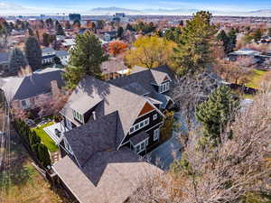 Drone / aerial view featuring a mountain view