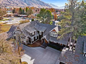 Bird's eye view with a mountain view