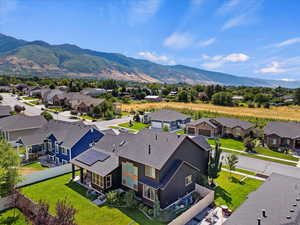 Bird's eye view with a mountain view