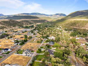 Aerial view with a mountain view