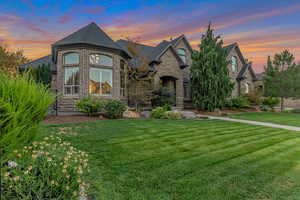 View of front of property featuring a lawn