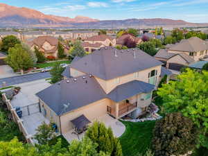 Birds eye view of property featuring a mountain view