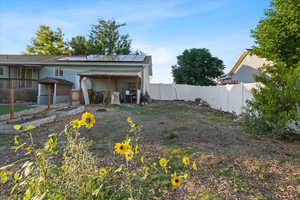 There used to be a green house in this space. Seller's took that with them.