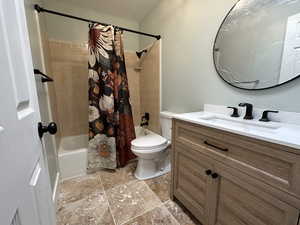 Upstairs Main Bathroom