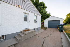 Garage with cooling unit