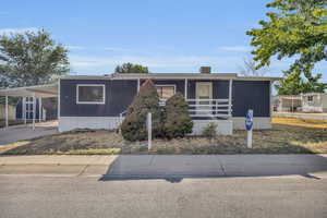 Manufactured / mobile home featuring a carport