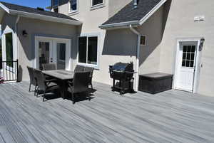 Deck featuring area for grilling