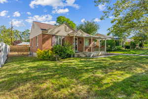 View of front of property featuring a front yard