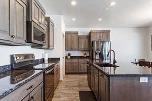 Kitchen (alt view)