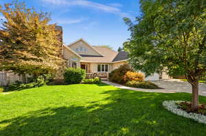 View of front facade with a front lawn