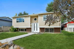 Split foyer home featuring a front yard