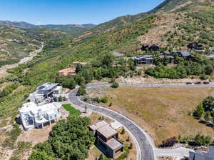 Bird's eye view with a mountain view